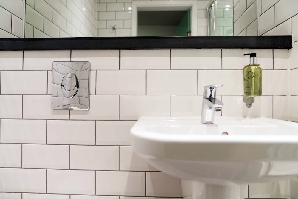 Superior, Family, Quadruple, Double and Twin Beds, easyHotel Newcastle City Centre 6/7