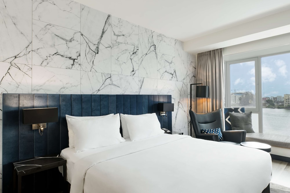 Suite, King Bed, Lagoon View, Lounge Access