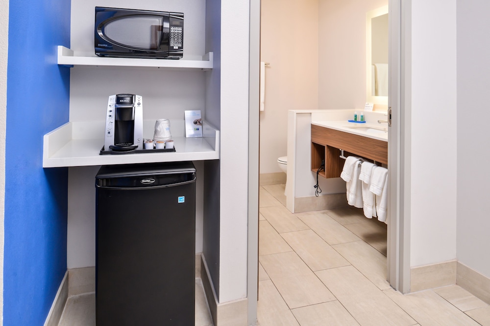 HOLIDAY INN EXPRESS & SUITES VAN HORN 46/65