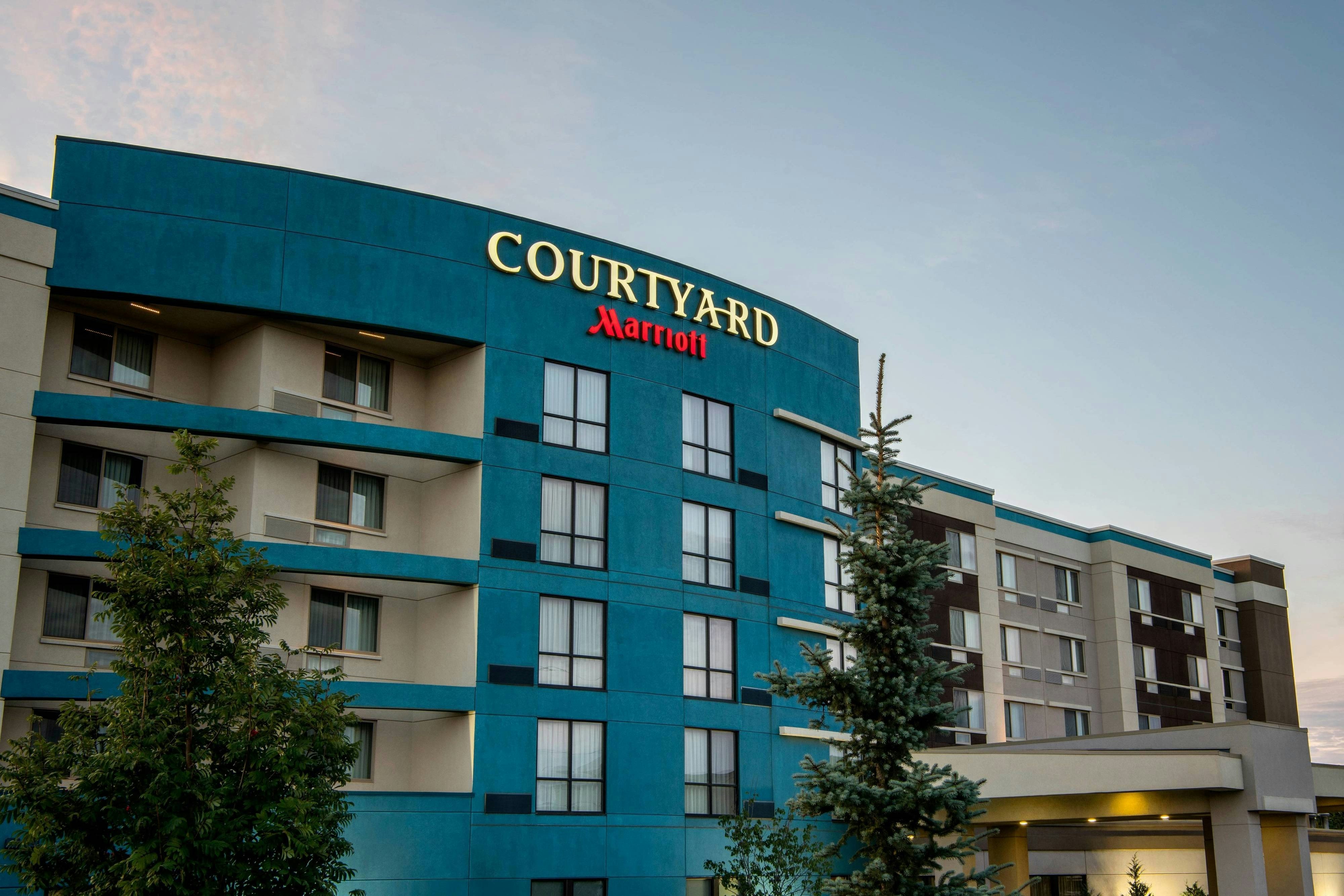 Courtyard Edmonton West 1/18