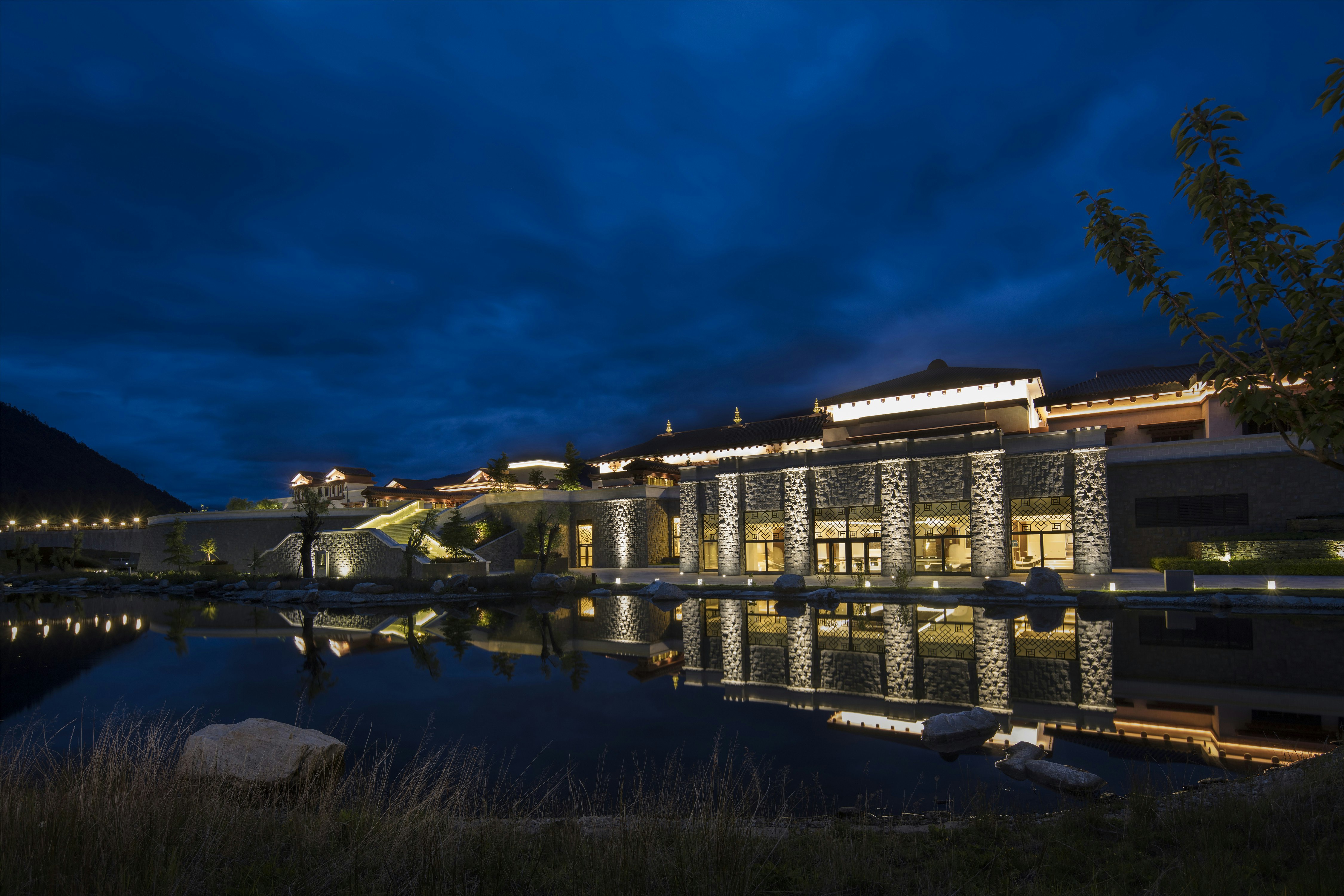 HILTON LINZHI RESORT 4/50