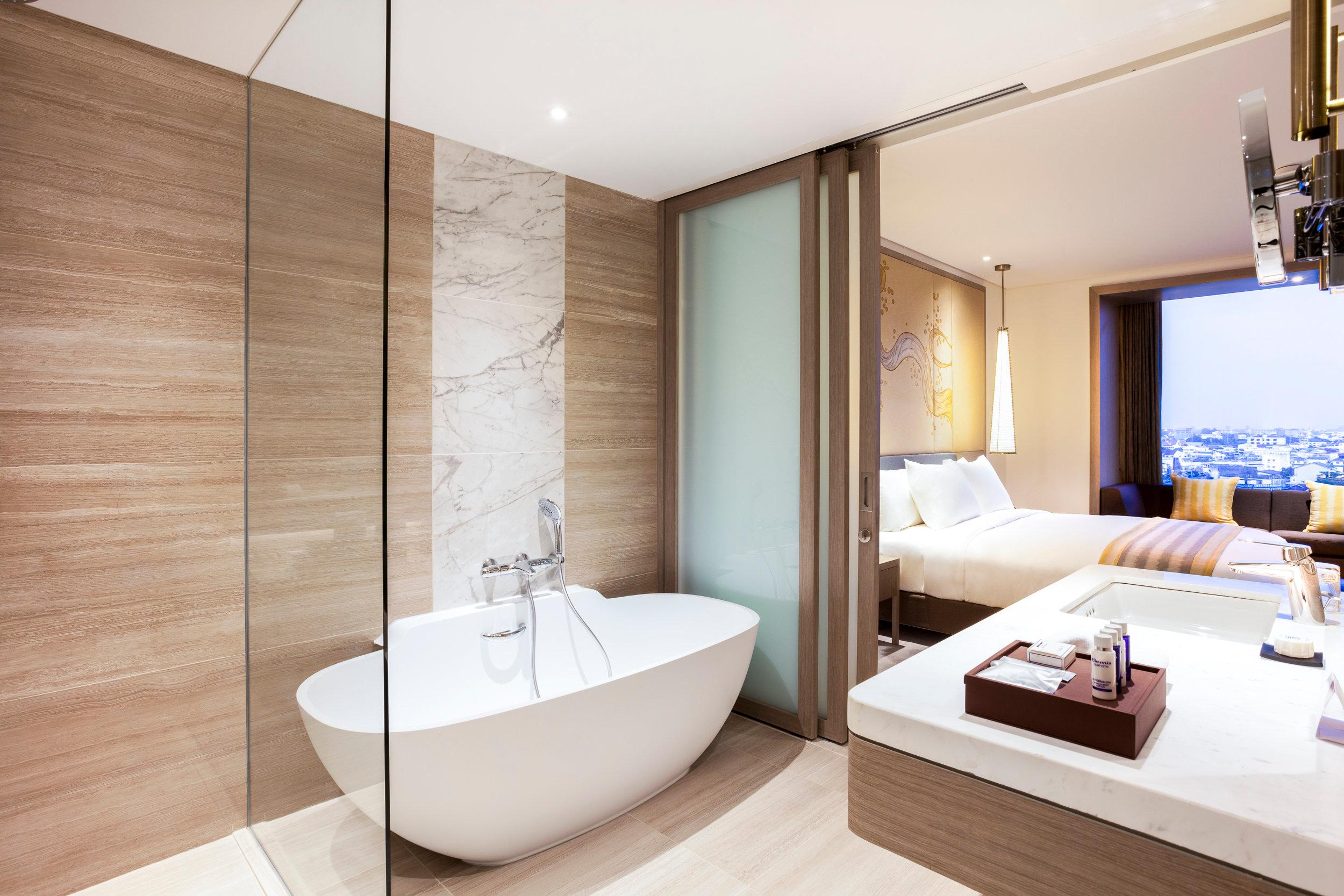 غرفة بسرير كينج، Crowne Plaza Vientiane by IHG 4/4