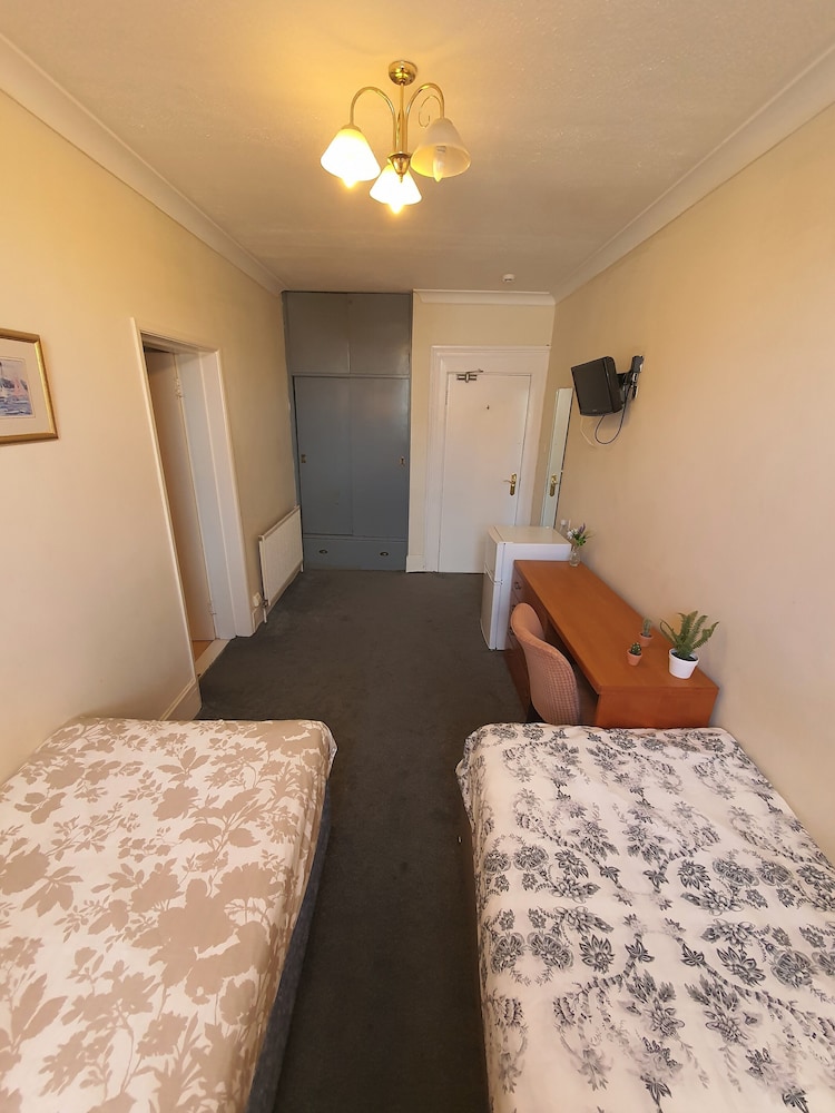 DELUXE, TWIN BEDS