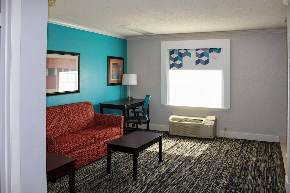 Quality Inn Crossville Near Cumberland Mountain State Park 37/47