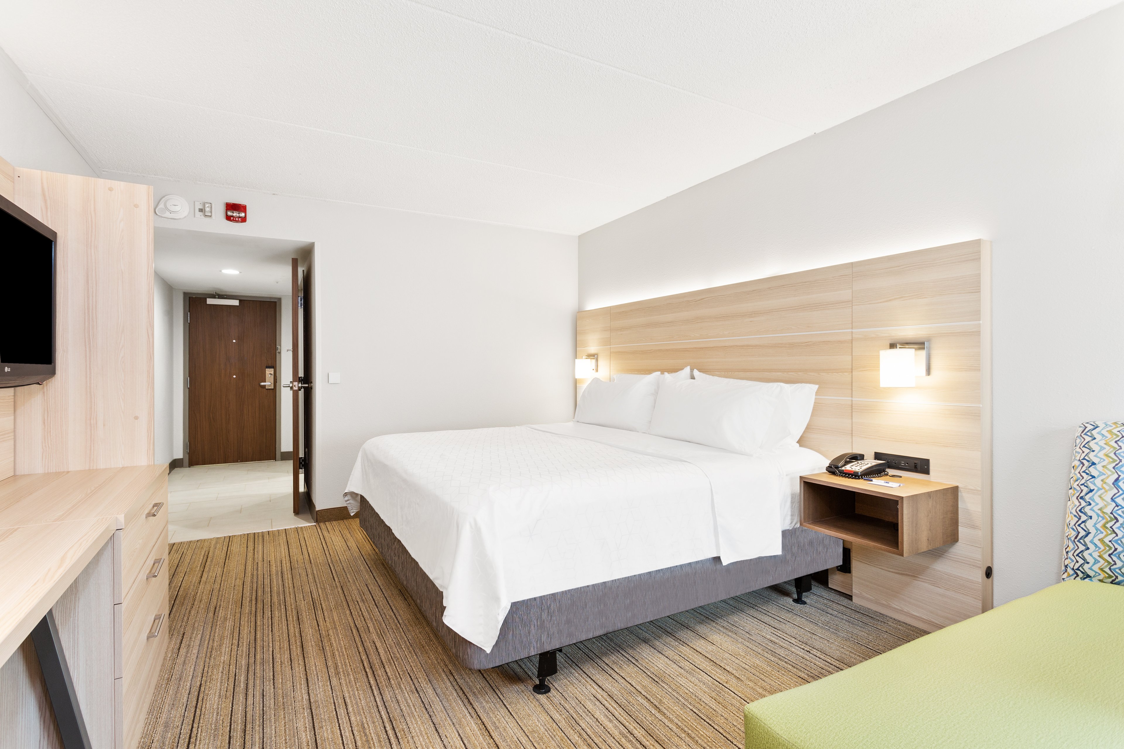Room, King Bed, Accessible, Holiday Inn Express Hopewell - Fort Lee Area, an IHG Hotel 2/4