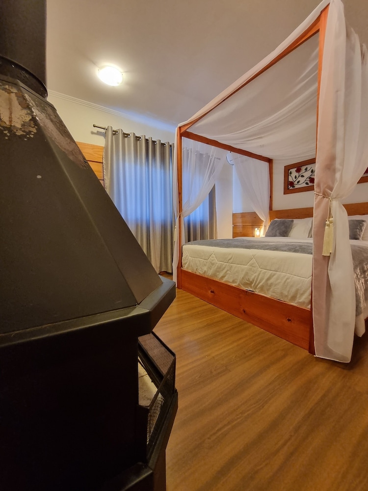 RUSTIC, SUITE