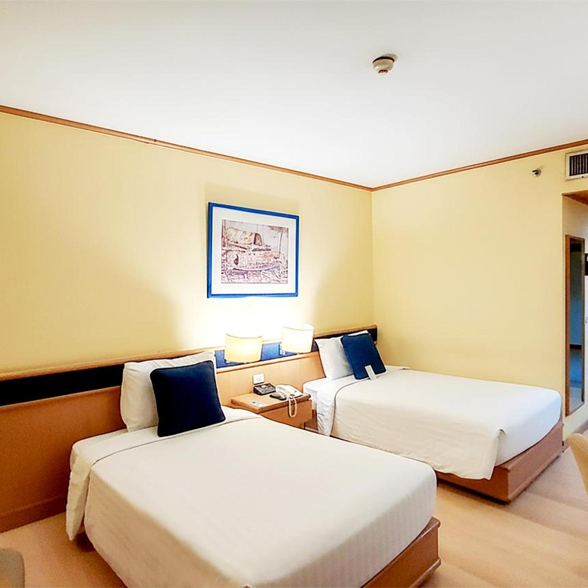 Standard, Twin Beds, City Side