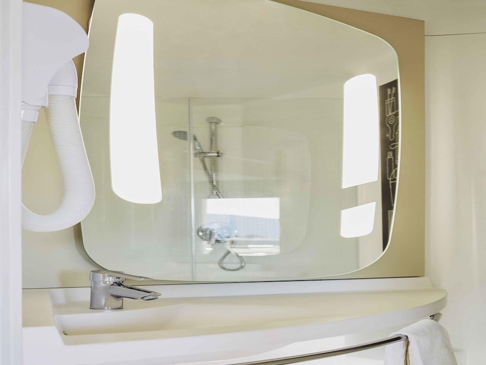 Ibis La Ciotat 72/74