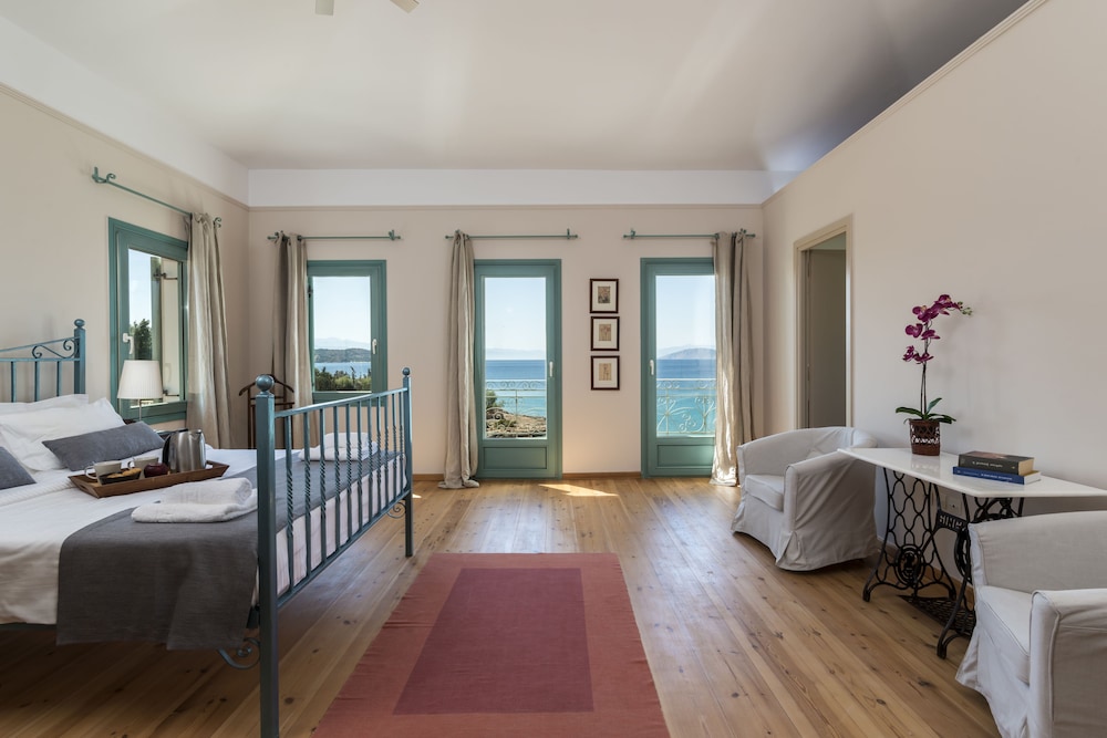 Electra Beachfront Villa 10/50