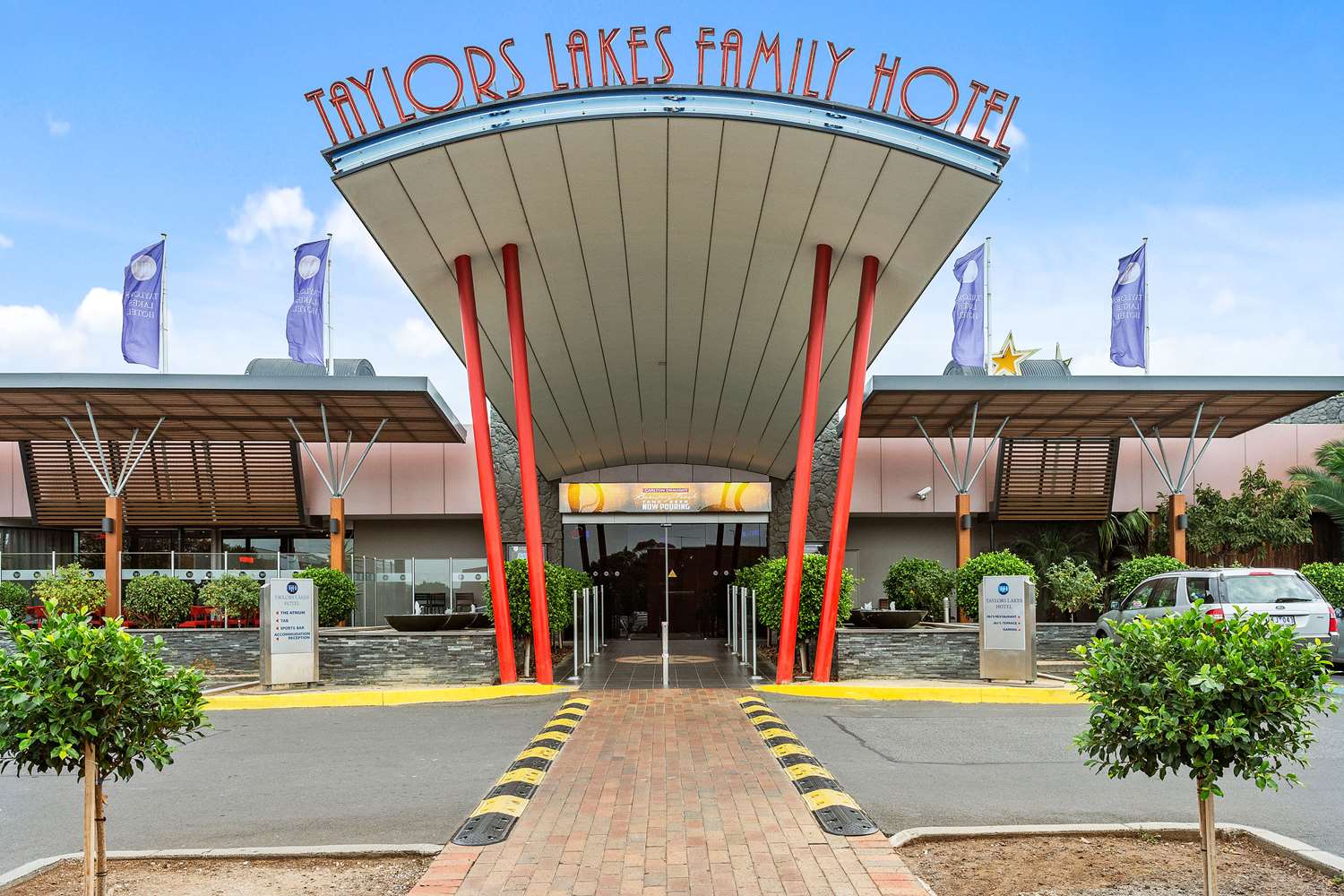 Quality Hotel Taylors Lakes 26/28