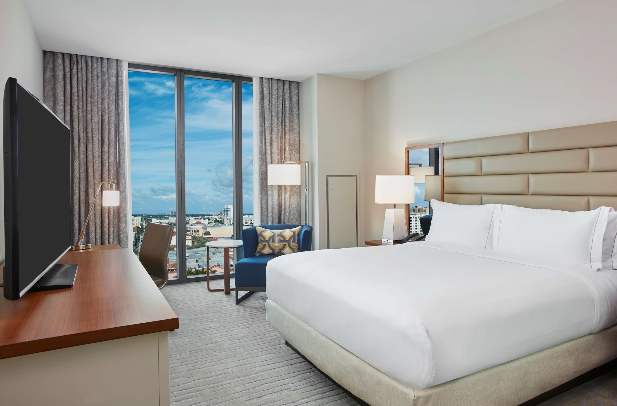 Room, King Bed, Executive Level, Accessible