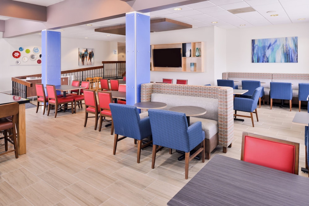 Holiday Inn Express Burlington 45/79