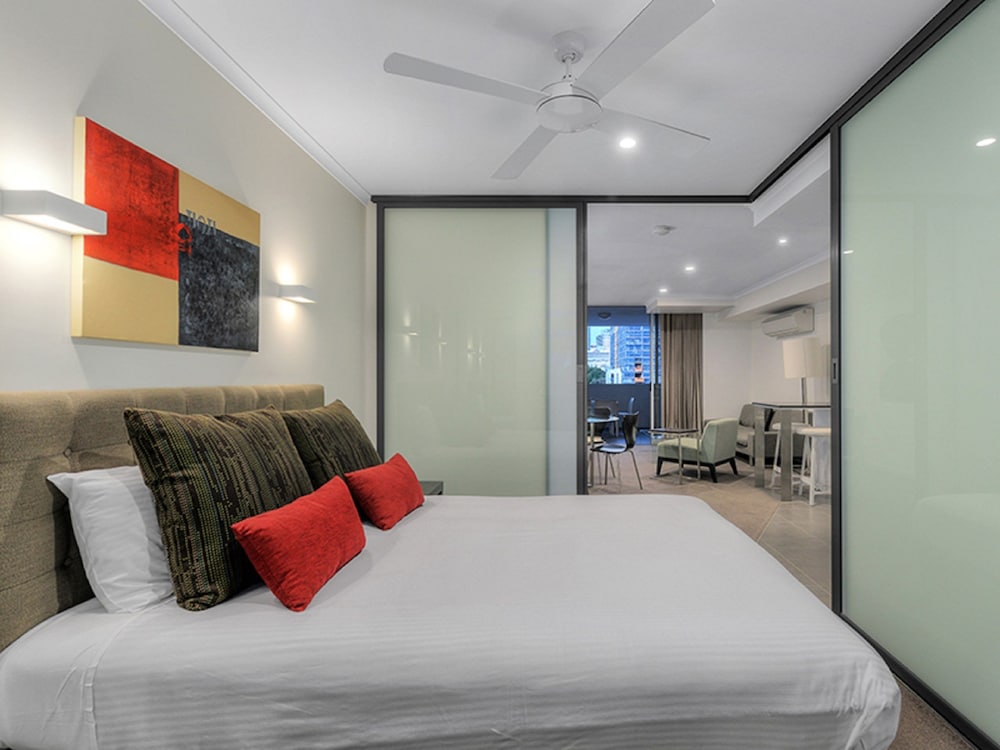 1 BEDROOM, APARTMENT, CITY VIEW, KITCHEN
