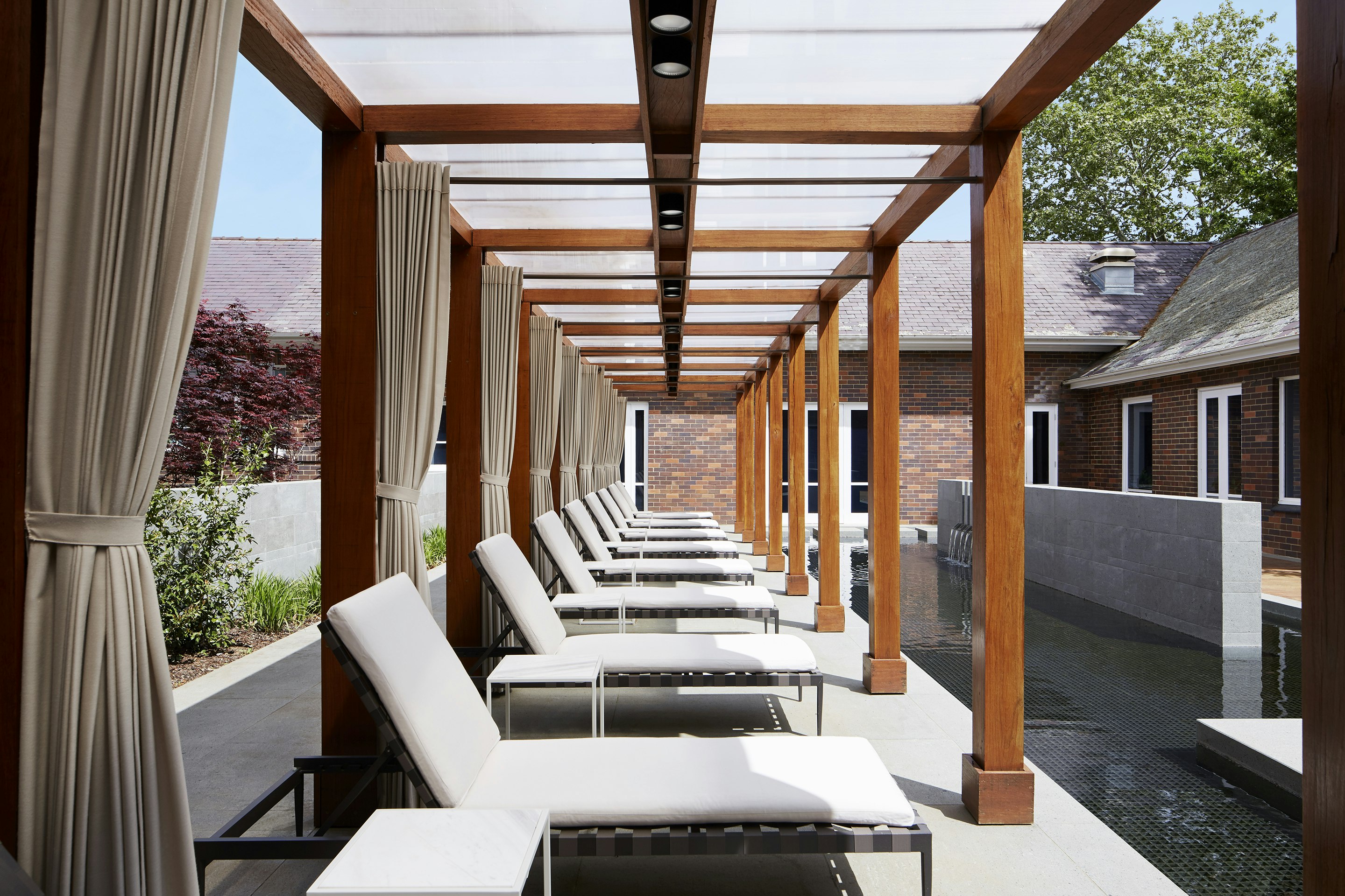 Brassey Hotel 25/36