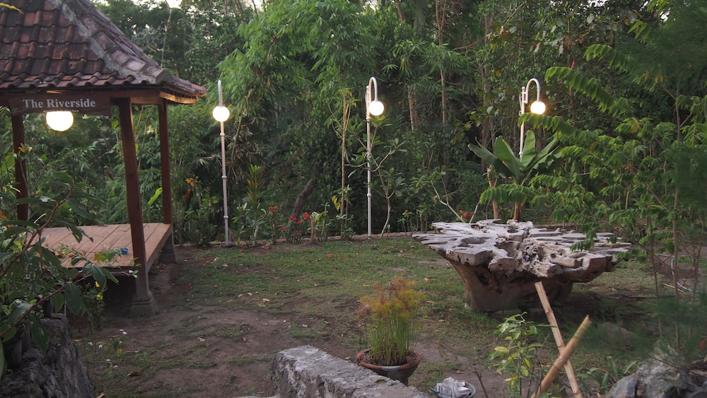 The Riverside Javanese Cottages 36/45