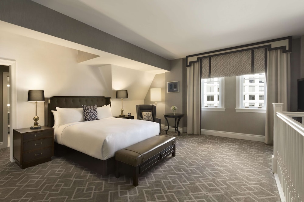 Fairmont Hotel Macdonald 25/62