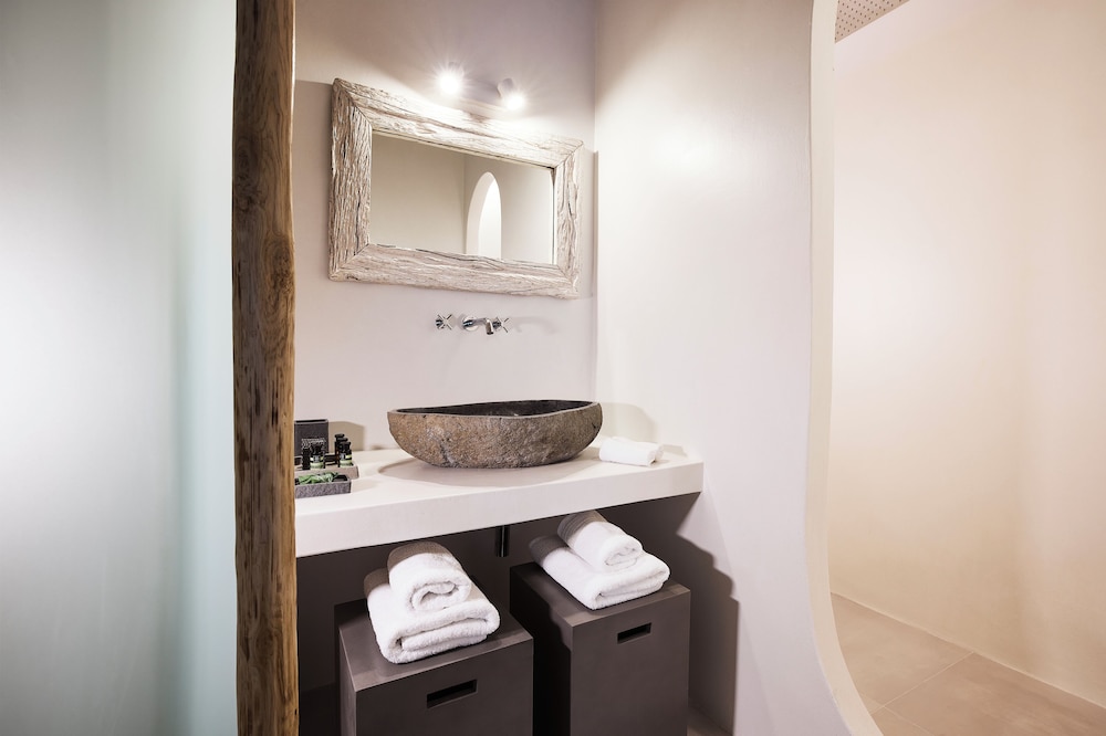 Nirome Luxury Suites 45/50