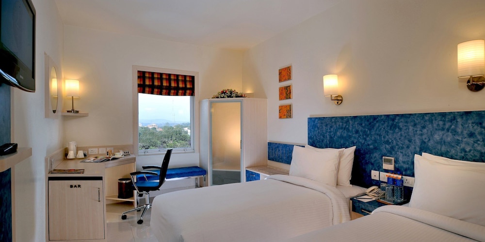HOMETEL CHANDIGARH 17/45