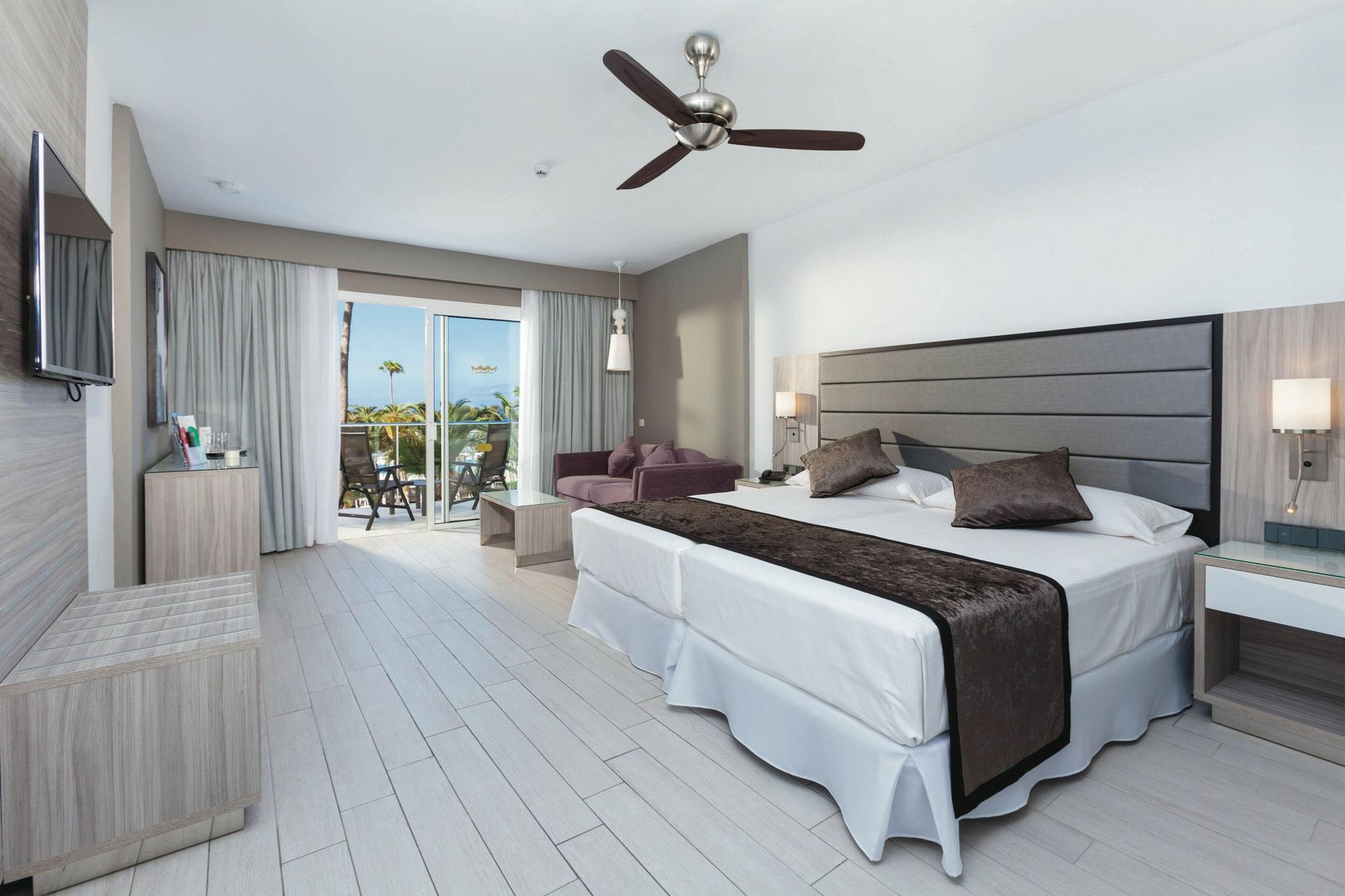 Room, Double Bed, Lateral Side Sea View, Balcony