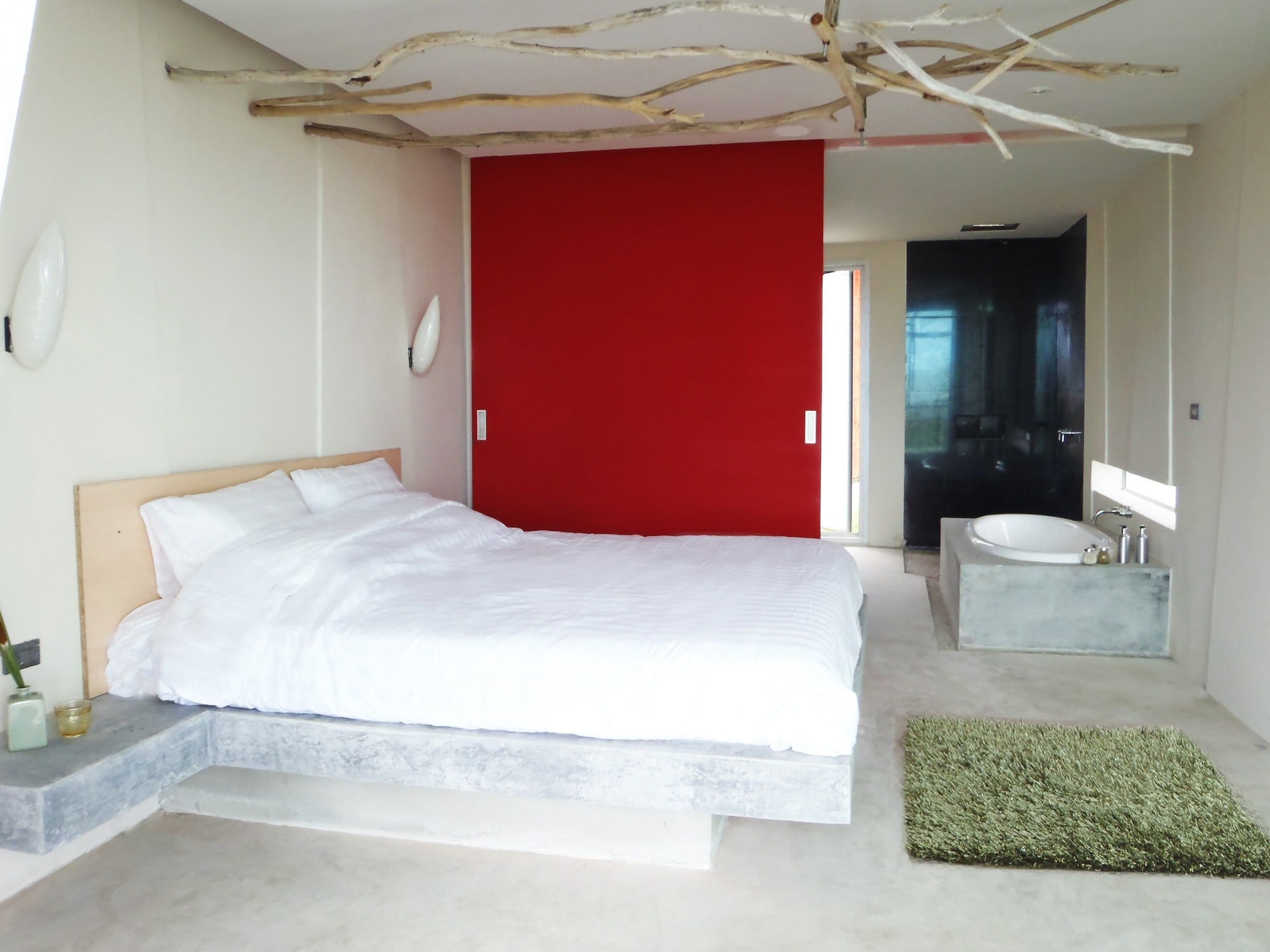 ROMANTIC, DOUBLE BED