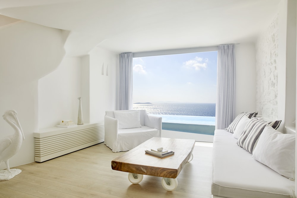SUITE, WITH POOL