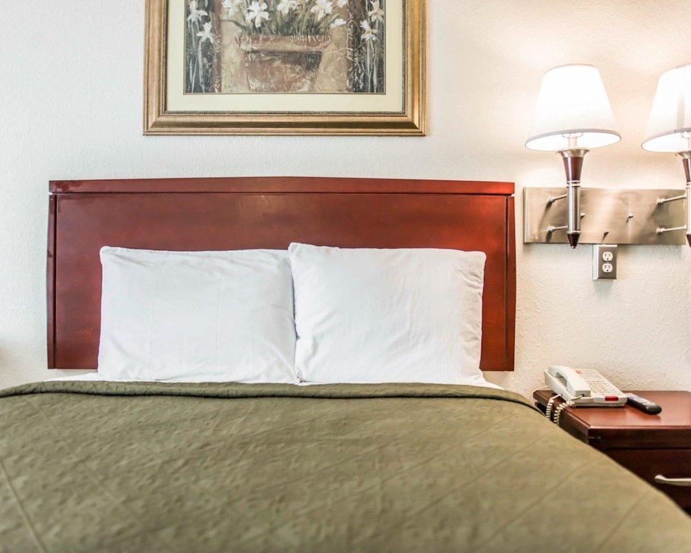 Econo Lodge Monticello 8/19