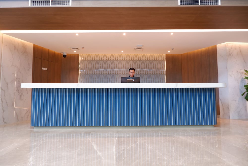Grand Anara Airport Hotel 3/50