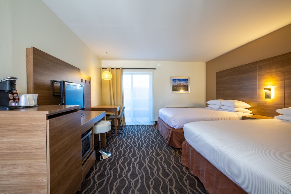 PANORAMIC, 2 QUEEN BEDS, WITH VIEW