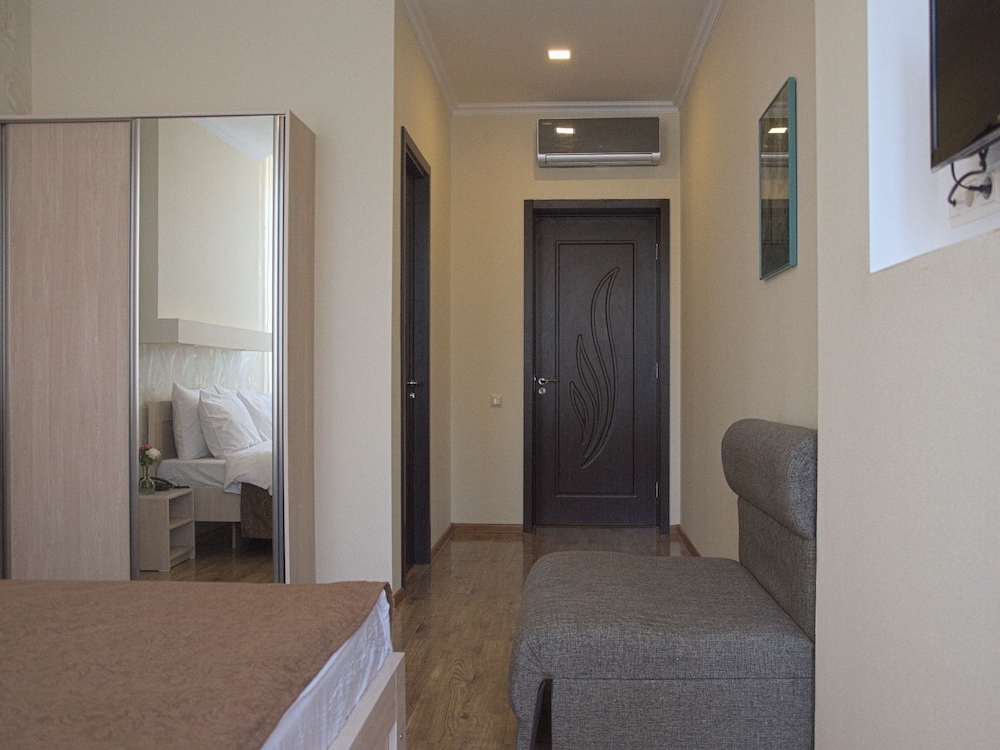 Tiflis Hotel 34/74