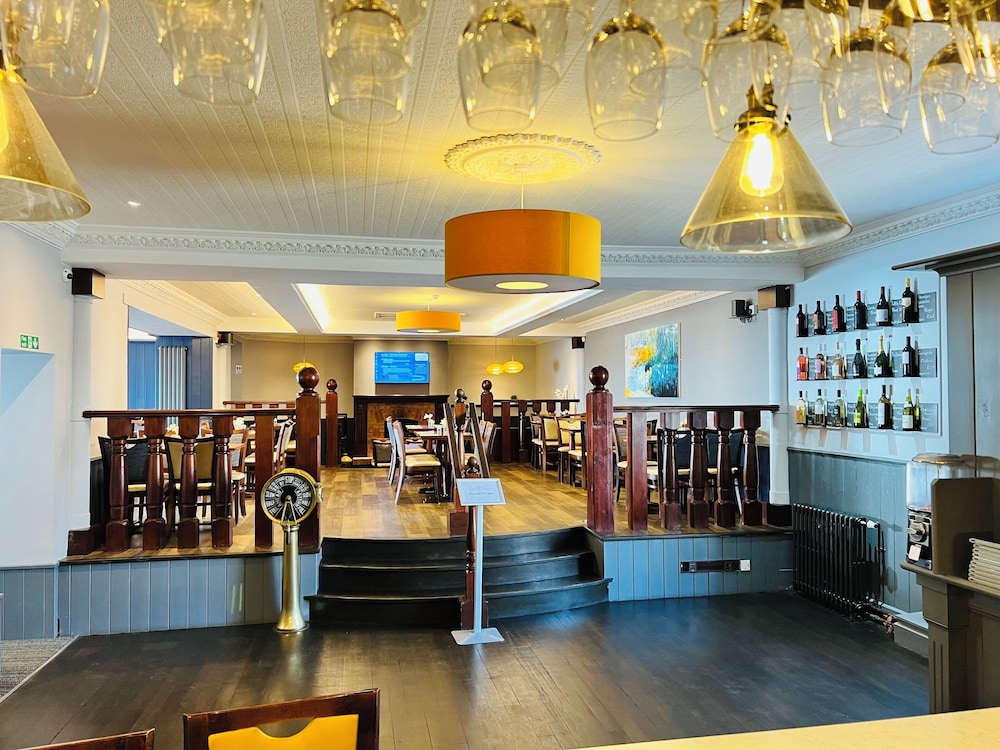 Cove Bay Hotel 40/60