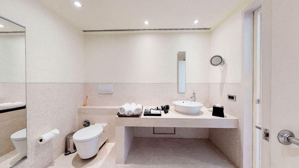 Ajia Hotel 47/50