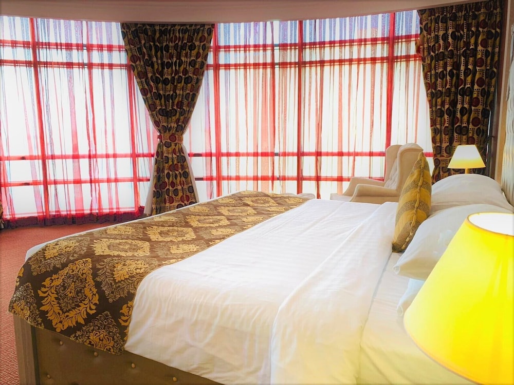 SAPPHIRE PLAZA HOTEL 37/79