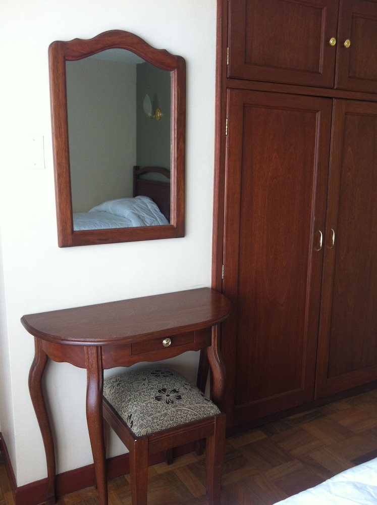 El Prado Hotel 4/36