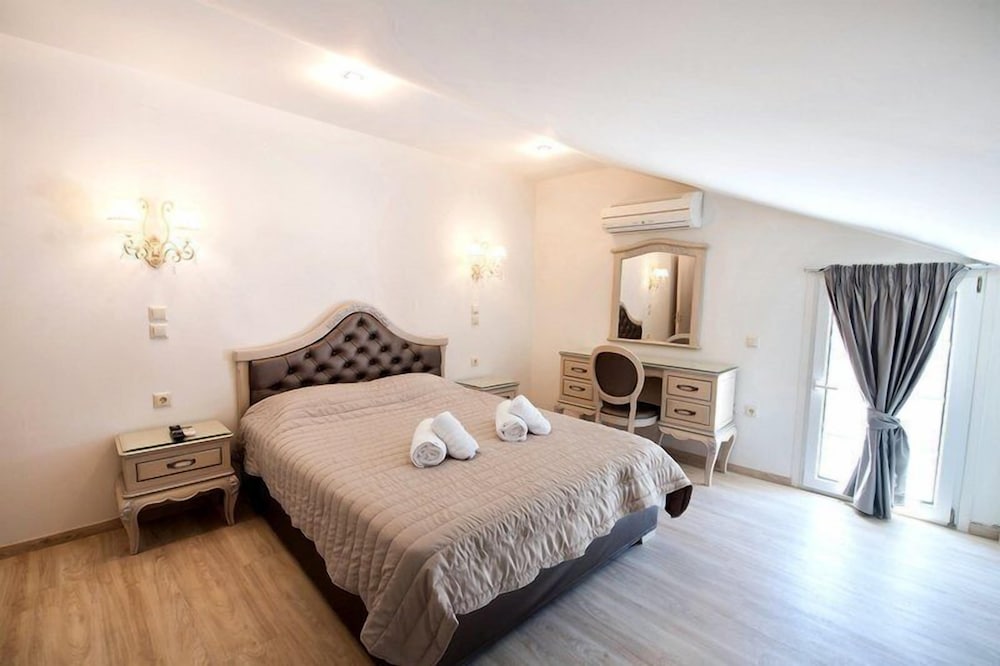 Pirofani Hotel 18/50