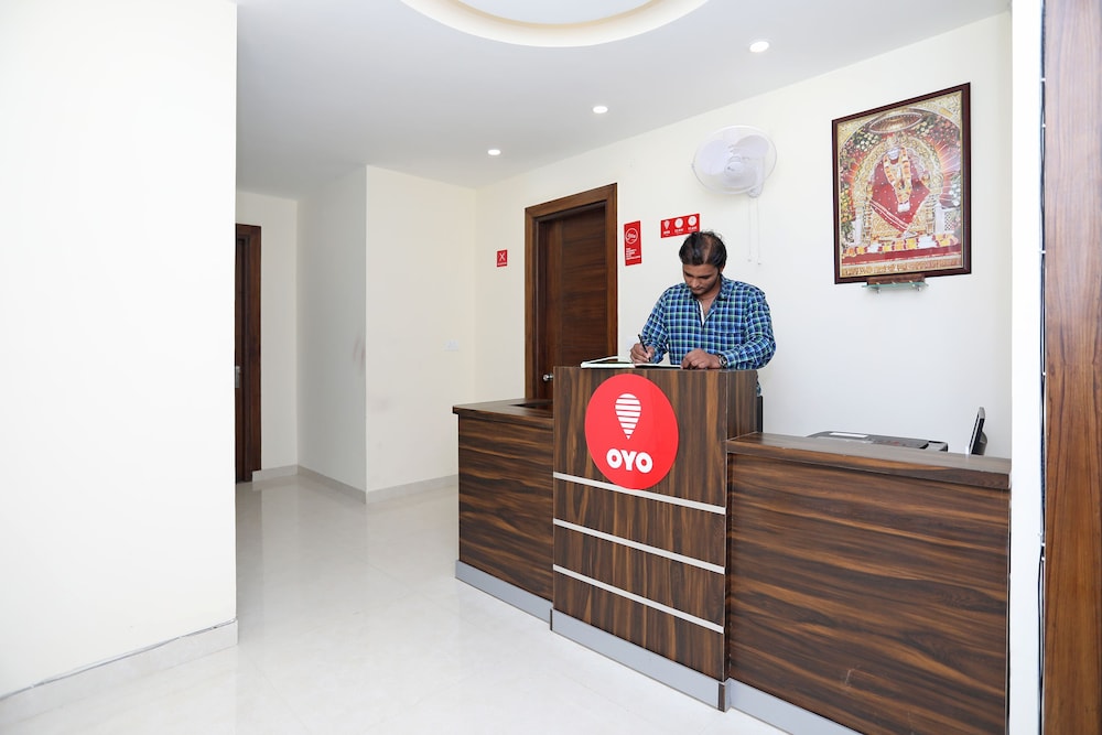 Oyo 9275 Hotel Royal Inn 1/17