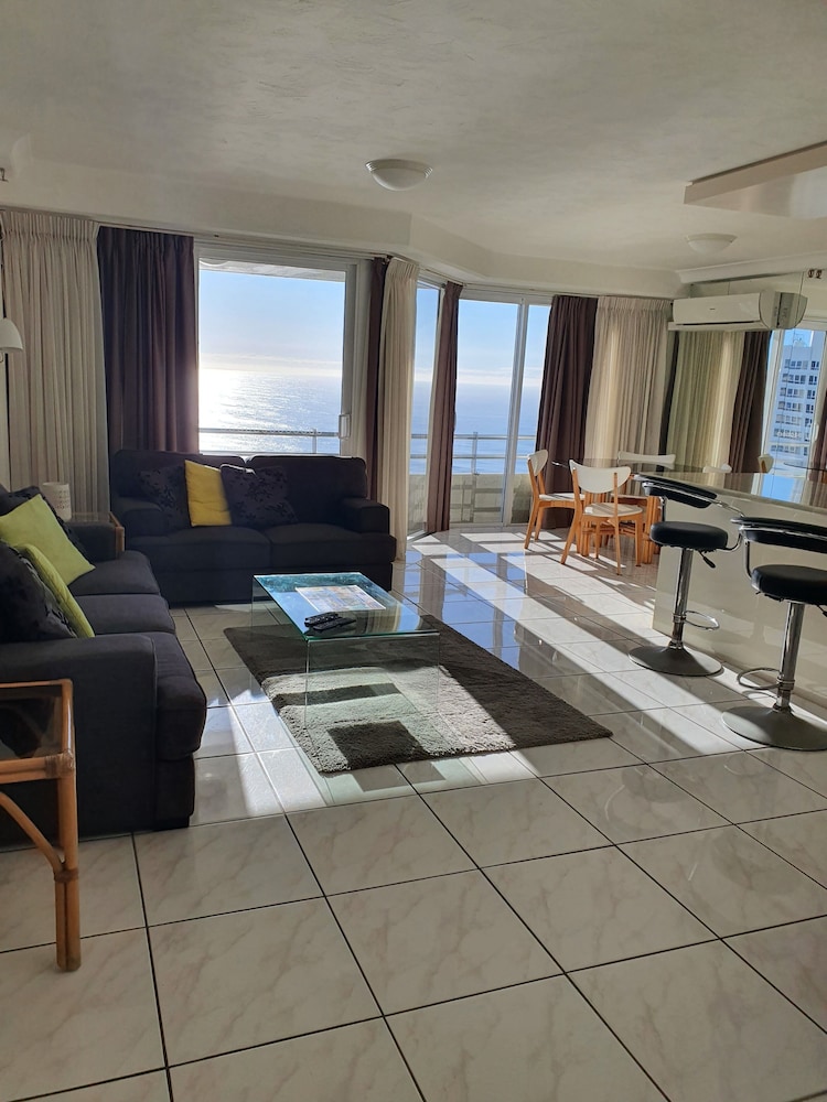Zenith Ocean Front Apartments 20/50