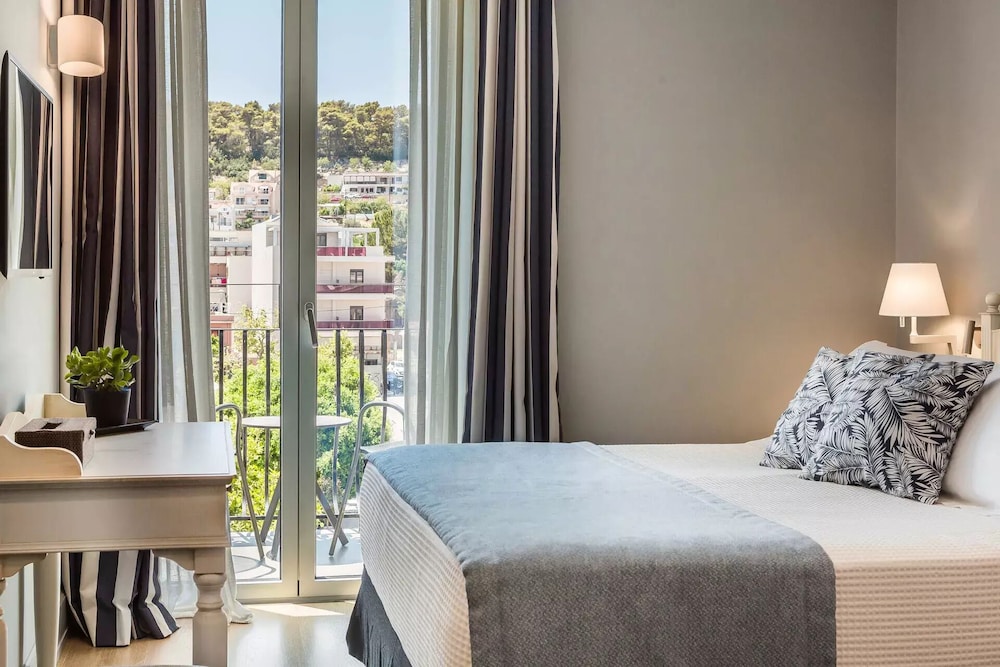 Aenos Hotel 27/62