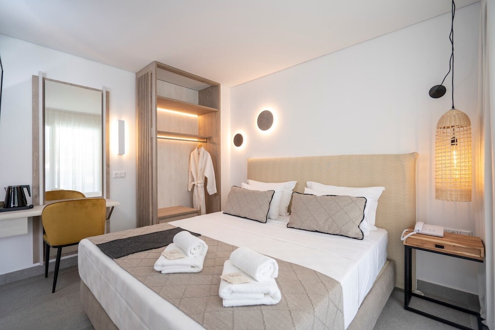 Mirablue Deluxe Residences 8/50