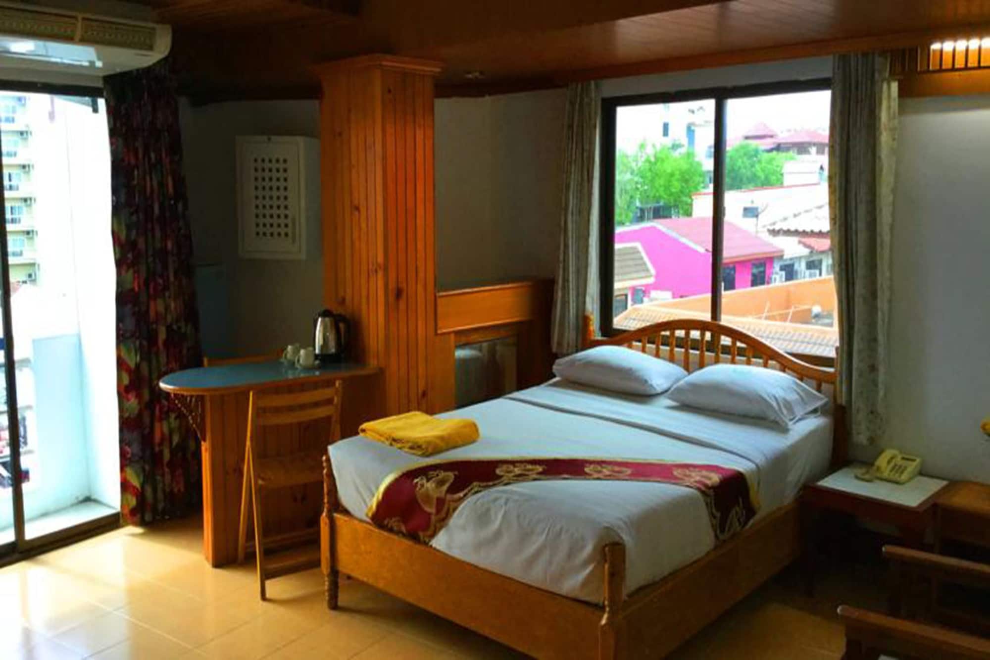 DELUXE, DOUBLE BED