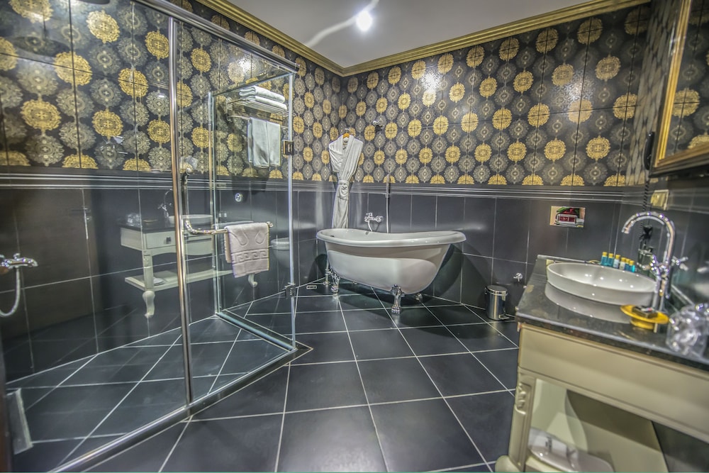 Babillon Hotel & Spa & Restaurant 50/50