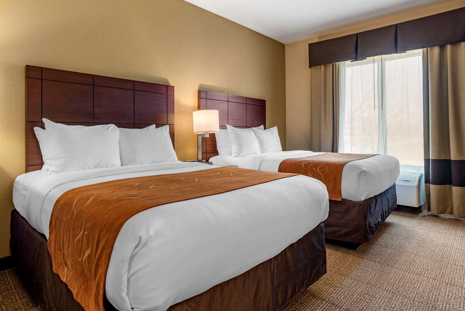 SUITE, 2 DOUBLE BEDS