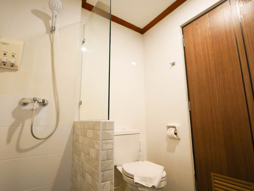 Sakol Hotel 63/65