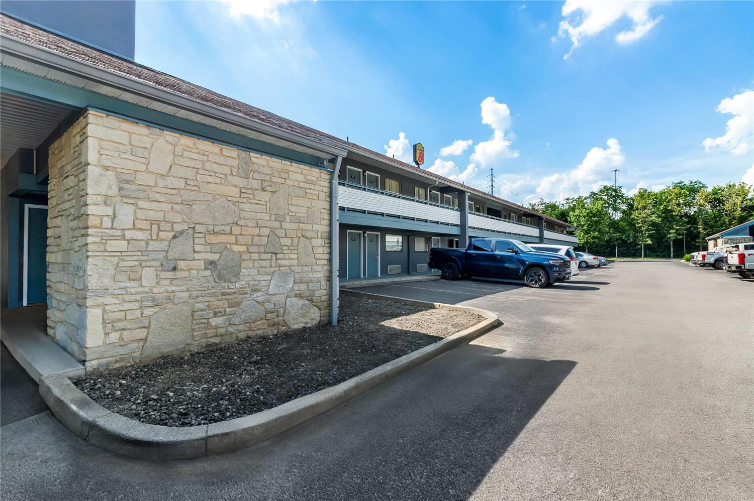 Super 8 by Wyndham Cincinnati/Springdale OH 13/17
