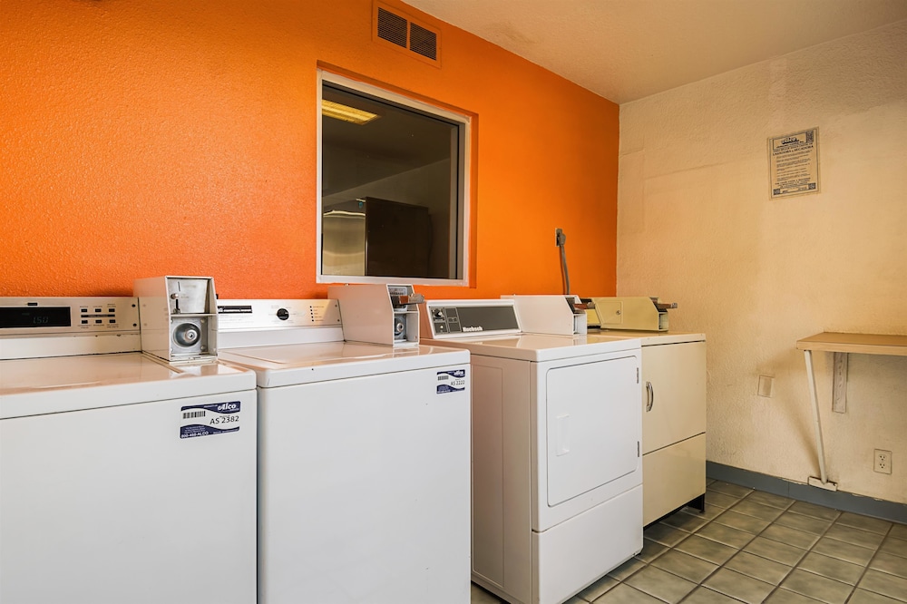 Motel6 Lost Hills, CA 39/46