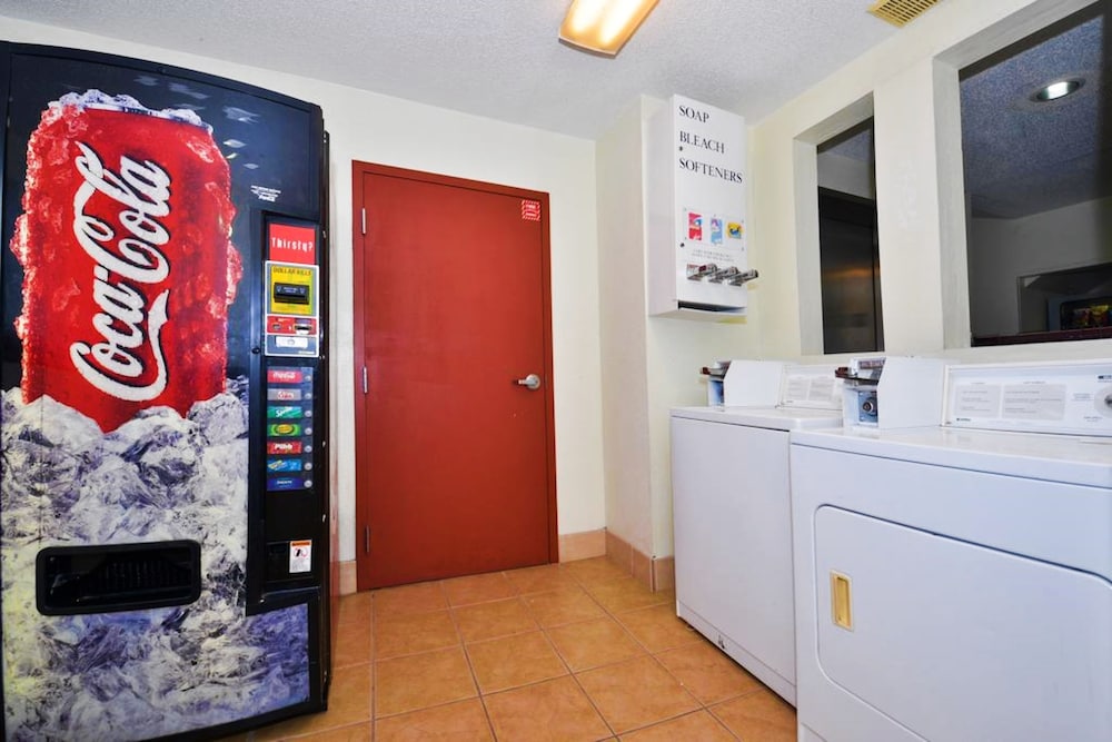 Super 8 by Wyndham Brunswick/St Simons Island Area 3/26