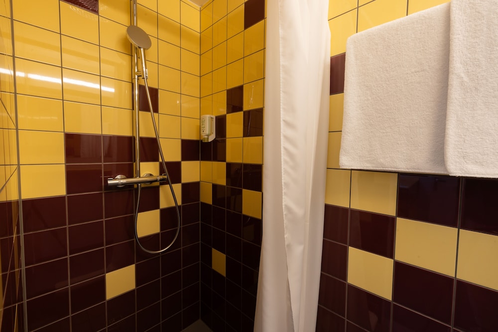 Fred Guest House Zurich Hauptbahnhof 30/50