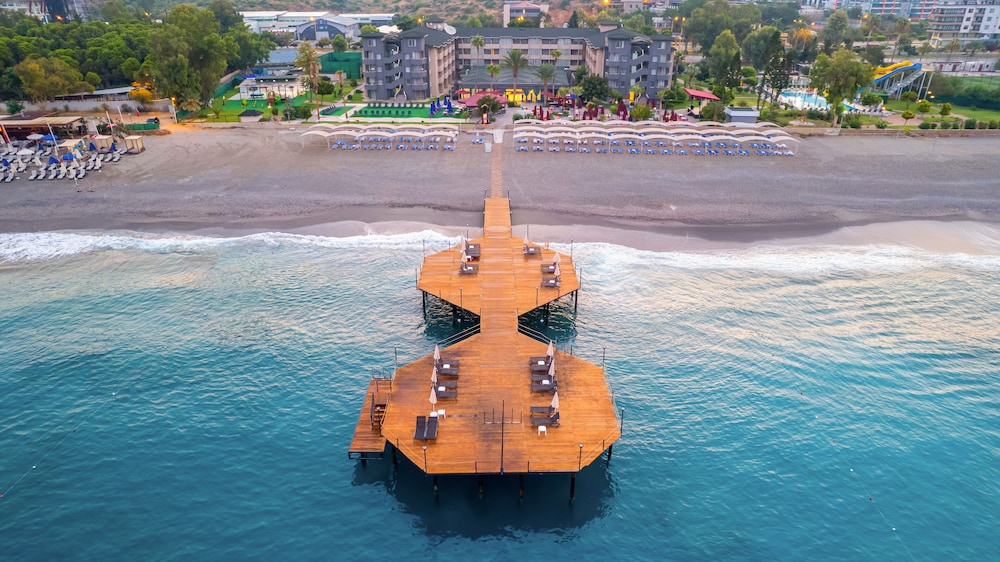 Senza Sunset Beach Hotel 82/87