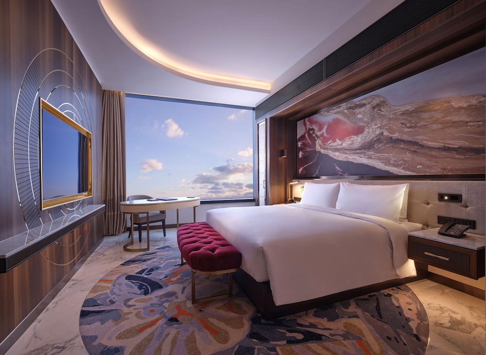 Splash Bay, Suite, King Bed, Sun Tower