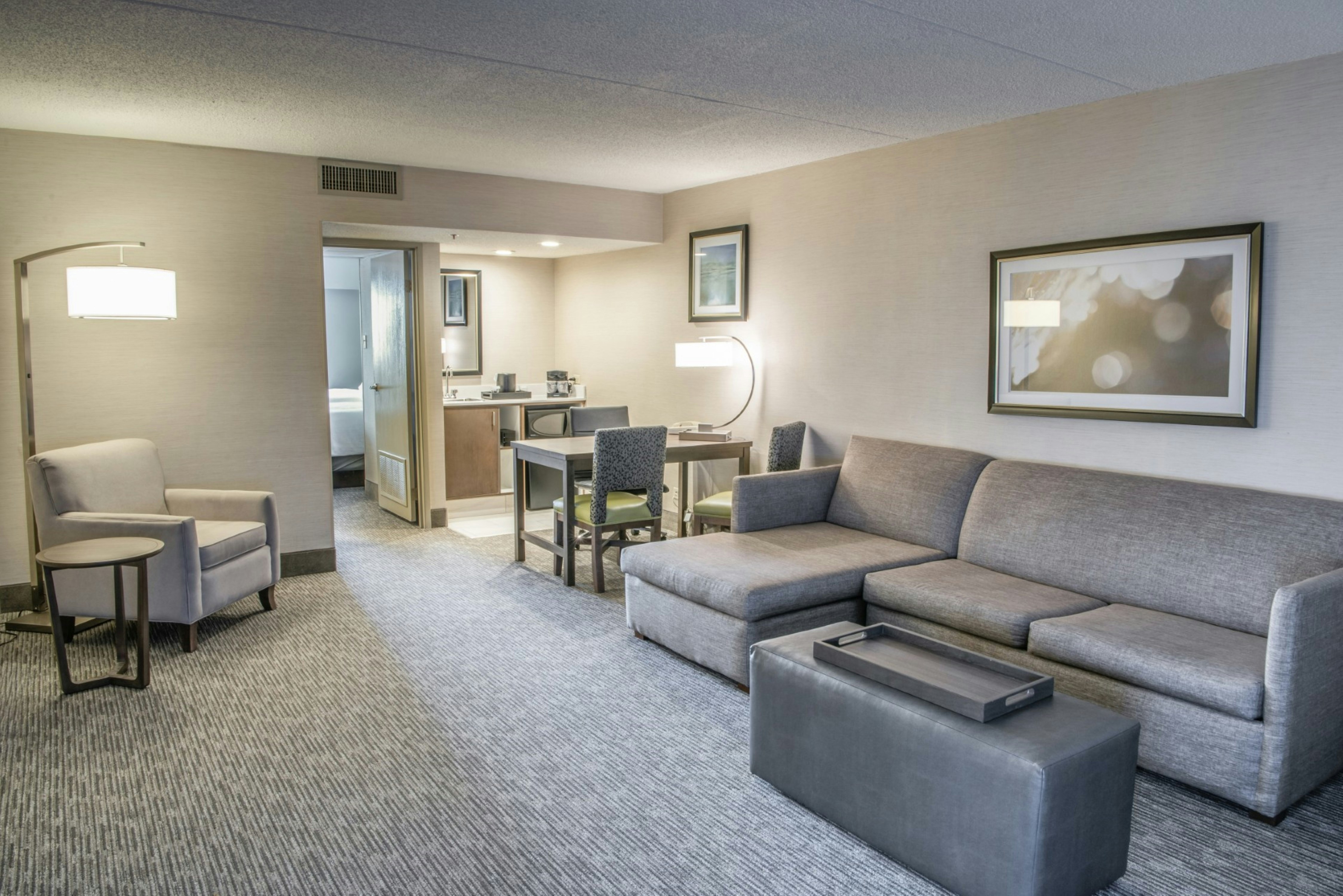 Embassy Suites by Hilton Chicago Schaumburg Woodfield 33/55