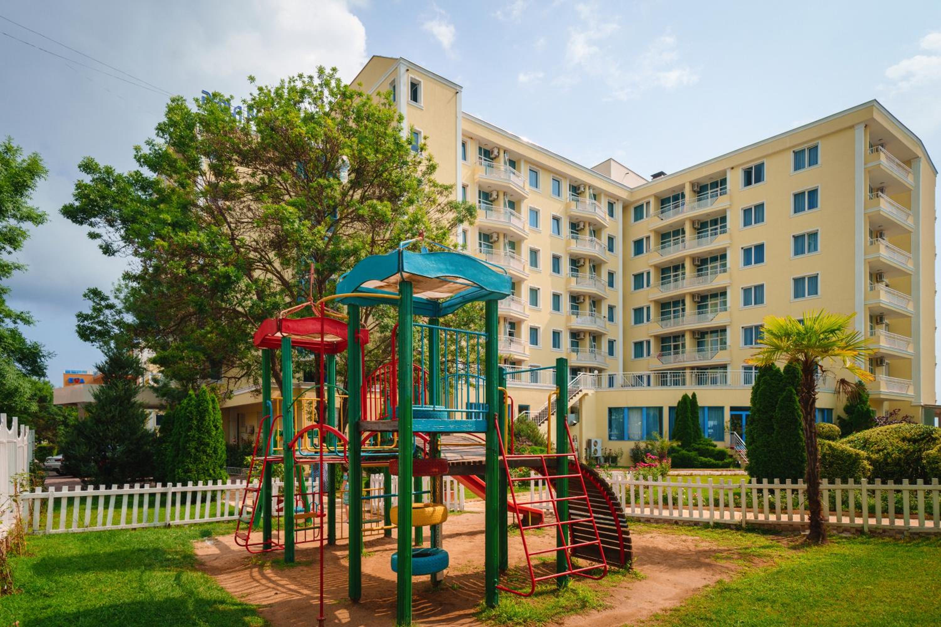 Perla Beach Hotel III 38/50